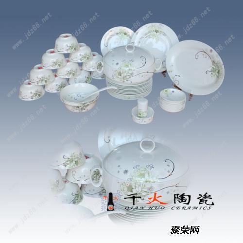白瓷    景德镇唐龙陶瓷就是一家制作高档骨瓷陶瓷碗研发,设计,生产和